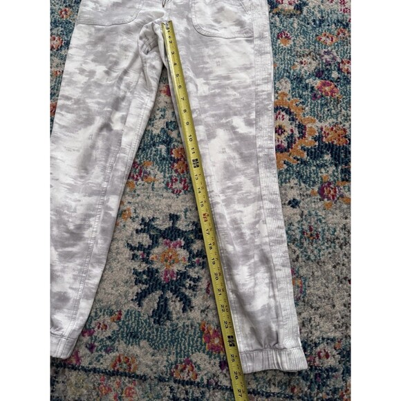 Athleta Farallon Jogger Pants Gray Camo Print Pockets Drawstring Size 2 - Picture 5 of 8
